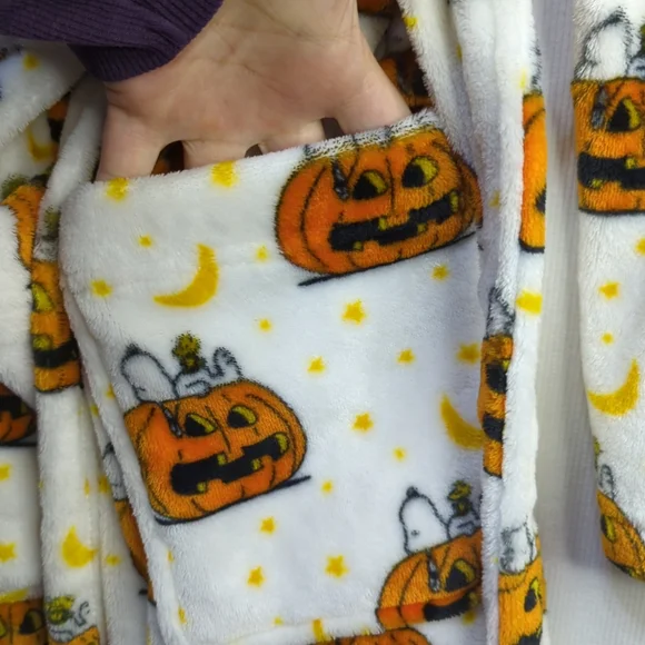 Snoopy Peanuts Berkshire Halloween Plush Bathrobe  Hooded Sleepwear Women S/Md - Picture 4 of 11